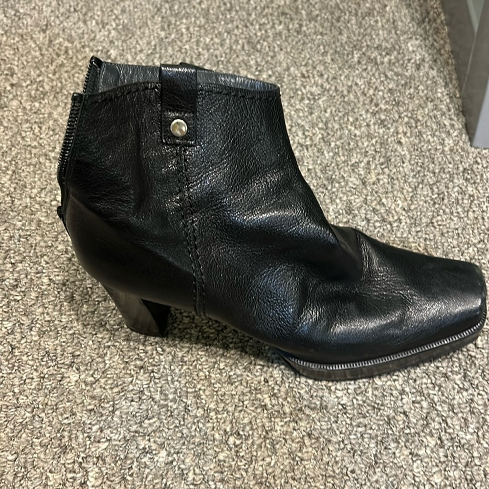 Stuart Weitzman sexy booties!